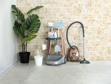 Upratovací vozík a elektronický vysávač Rowenta Trolley Vacuum Cleaner Smoby s realistickým zvukom s metlou lopatkou a 9 doplnkami