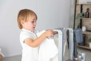Práčovňa s práčkou a elektronický vysávač Rowenta Wash&Clean Laundry Smoby so zvukom a žehličkou 17 doplnkov