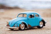 Autíčko VW Beetle 1959 s figúrkou Lilo & Stitch Jada kovové dĺžka 12,7 cm 1:32 od 8 rokov