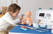 Lekársky kufrík s mechanickým teplomerom Medical Case Smoby so stetoskopom a okuliarmi 10 doplnkov