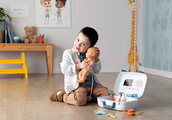 Lekársky kufrík s mechanickým teplomerom Medical Case Smoby so stetoskopom a okuliarmi 10 doplnkov