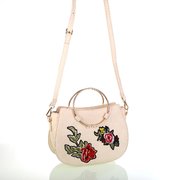 Dámska koženková taška cez rameno s kvetinovými nášivkami Kbas béžová 346809BE