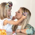 Náhradný materiál na výrobu kvetinových šperkov Crea Flower Jewelry Refill Smoby s bižutériou a kvetinovými lupienkami 98 doplnkov