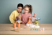 Kvetinárstvo s vlastnou výrobou textilných kvetov Crea My Flower Factory Smoby s vázami 102 doplnkov