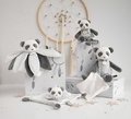 Plyšová panda na maznanie Attrape-Rêves Doudou et Compagnie sivá v darčekovom balení 28 cm od 0 mes