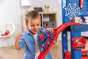 Pracovná dielňa s autíčkom Spidey Bricolo Workbench Marvel Smoby so skákajúcou rampou a náradím 90 doplnkov