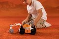 Stavebnica vesmírne autíčko 3v1 Space Rover Discovery Set Smoby 50 dielikov so skrutkovačom a figúrka astronauta s pohyblivými končatinami