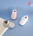 Prvé papučky pre bábätko Baby Socks White Doudou et Compagnie v darčekovom balení biele od 0-6 mes