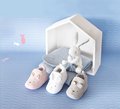 Prvé papučky pre bábätko Baby Socks White Doudou et Compagnie v darčekovom balení biele od 0-6 mes