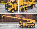 Autíčko stavebné so žeriavom Volvo Truck Crane Majorette kovové so zvukom a svetlom dĺžka 22 cm