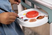 Tabuľa na kriedu a magnetky obojstranná Ultimate Easel Smoby s paletou na farby a úložným priestorom 13 doplnkov 125 cm výška