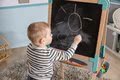 Drevená tabuľa obojstranná Wooden Easel Smoby magnetická/na kriedu skladacia s 80 doplnkami