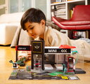 Garaj cu platformă de prezentare Mini Showroom Majorette cu model metalic de mașinuță Mini 1:64, de la 5 ani