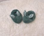 Darčeková sada pre bábätko Slipper Gift Set Sage Green Lapin Doudou et Compagnie papučky a zajačik na maznanie zelená 15 cm v darčekovom balení od 0 m