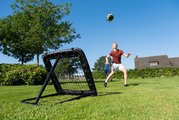 Odrazová sieť futbalová Kickback rebounder Exit Toys stredná polohovateľná oceľový rám 84*84 cm