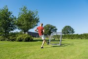 Odrazová sieť futbalová Kickback rebounder Exit Toys veľká polohovateľná oceľový rám 124*124 cm