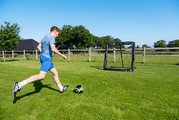 Odrazová sieť futbalová Kickback rebounder Exit Toys extra veľká polohovateľná oceľový rám 164*164 cm