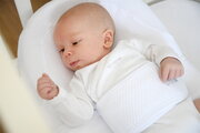 Hniezdo na spanie pre bábätká Cocoonababy® 10° Fleur de Coton® White Red Castle s napínacou plachtou biele od 0-3 mes