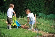 Fúrik so záhradným náradím Deluxe Garden&Seasons Écoiffier s krhličkou od 18 mes