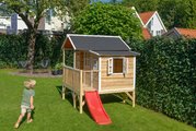 Domček cédrový na pilieroch Loft 350 Natural Exit Toys veľký s vodeodolnou strechou a šmykľavkou prírodný
