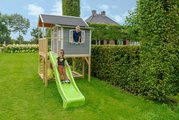 Domček cédrový na pilieroch Loft 750 Grey Exit Toys veľký s vodeodolnou strechou pieskoviskom a 2,28 m šmykľavkou sivý
