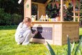 Domček cyprusový Hika Wooden Playhouse Exit Toys s tabuľou na kreslenie kriedou a koleso s 8 aktivitami od 24 mes