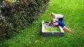 Pieskovisko cédrové s krytom Aksent wooden sandpit Exit Toys objem 45 kg s 2 nádobami s objemom 16 litrov/32 kg