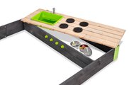 Pieskovisko s kuchynkou s tečúcou vodou Aksent Wooden Sandpit Exit Toys objem 440 kg s kuchynskými doplnkami 200*140 cm od 3 rokov