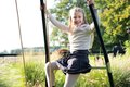 Hojdačka s 2 sedadlami Ivy duo Swing Exit Toys čierna kovová konštrukcia s ukotvením do betónu