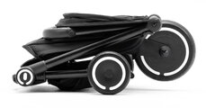 Trojkolka a kočík cestovná Traveler Black 4v1 smarTrike so 160° polohovateľným sedadlom a slnečnou clonou rozšíriteľná od 6 mes