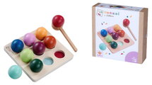 Drevená hra na triedenie guličiek Montessori sorting Balls Eichhorn 9 guličiek s lyžicou a základňou od 24 mes EH6033