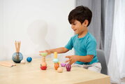 Drevené stohovateľné kocky Montessori Staple Beads Eichhorn 16 farebných dielikov