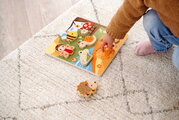 Drevené puzzle s textilnou štruktúrou Zvieratká Feel Puzzle with Fabric Eichhorn 7 vkladacích kociek so zvieratkami od 12 mes