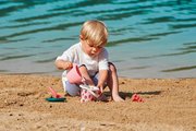 Vedro set s krhličkou Strawberry Bucket Beach Écoiffier 12 cm výška 5 dielov s lopatkou a hrabličkami od 12 mes