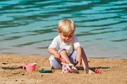 Vedro set s krhličkou Strawberry Bucket Beach Écoiffier 12 cm výška 5 dielov s lopatkou a hrabličkami od 12 mes