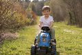 Traktor na šľapanie a príves Farmer XL Blue Tractor+Trailer Smoby modrý s polohovateľným sedadlom a so zvukom 142 cm
