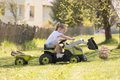 Traktor na šľapanie s nakladačom a príves Farmer Max Green Tractor+Trailer Smoby zelený s polohovateľným sedadlom a so zvukom 169 cm