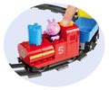 Stavebnica Peppa Pig Train Fun PlayBIG Bloxx železnica s vlakom a domčekom s 2 figúrkami od 1,5-5 rokov