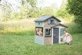 Domček Priateľov ekologický v prírodných farbách Friends Evo Playhouse Green Smoby rozšíriteľný 2 dvere 6 okien z recyklovaného materiálu s UV filtrom