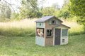 Domček Priateľov ekologický v prírodných farbách Friends Evo Playhouse Green Smoby rozšíriteľný 2 dvere 6 okien z recyklovaného materiálu s UV filtrom