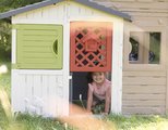 Domček Priateľov s uzamykateľnými dverami a poštovou schránkou Friends Evo Playhouse Life Smoby rozšíriteľný zadné polovičné dvere 6 okien s UV filtro