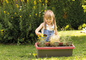 Kvetináč k domčeku na záhradu Eden Planter Smoby 20 litrový so 7 doplnkami pre záhradníka 57 cm dĺžka od 24 mes