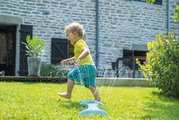 Vodná hra na záhradu a pod šmykľavky Splashy Way 2v1 Life Smoby s efektom vodného tunela s nastaviteľnou výškou trysiek a UV filtrom od 24 mes - model