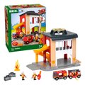 Drevená požiarna stanica 2 poschodová Fire Station BRIO so šmykľavkou a hasičské autíčko so zvukom a svetlom od 3 rokov  BRIO8331