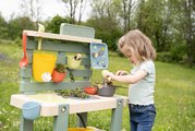 Kuchynka pre záhradníkov Mud Kitchen Life Smoby hra s trávou kvetinami a pieskom 15 doplnkov s náradím a nádržou na vodu od 3 rokov - model 2025