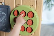 Hracia stena hry s loptou a vodou Activity Wall Life Smoby obojstranná so športovými aktivitami nastaviteľná s 29 doplnkami s UV filtrom od 24 mes - m