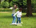 Dobrodružná dráha so 4 chodníkmi Adventure Course Life Smoby 4 oporné body na rozvoj rovnováhy a pohybových zručností detí od 24 mes - model 2025