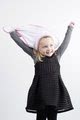 Podbradník pre deti Beaba Evolutive Kvetinky od 0 mesiacov z bavlny s elastickým golierom ružový