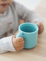 Hrnček pre bábätká Silicone Learning Cup Blue Beaba s vrchnákom na učenie sa piť od 8 mes modrý