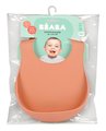 Podbradník pre deti Silicone Bib Beaba Terracotta z mäkkého silikónu a gombíkmi oranžový od 4 mes